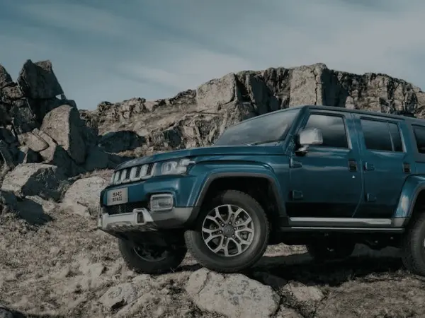 BAIC BJ40 Plus di medan berbatu